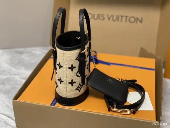 VUITTON LOUIS BUCKET NANO 0417